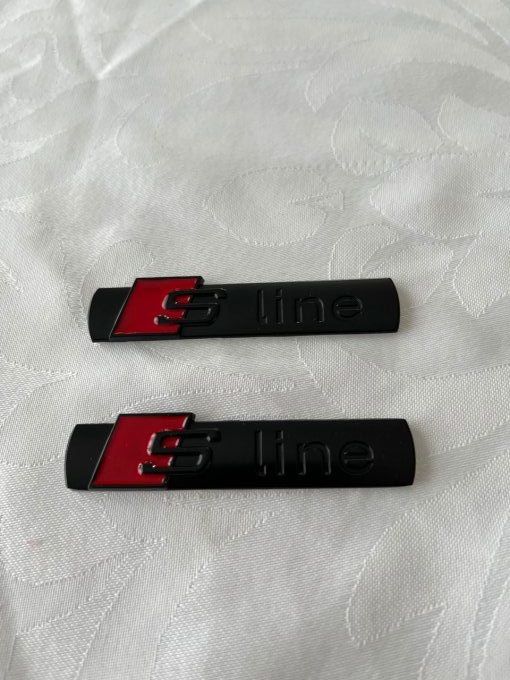 2 logo s line ailes coffre AUDI noir mat